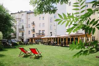 Отель Hotel Yarden by Artery Hotels Краков Трехместный номер с видом на сад-17